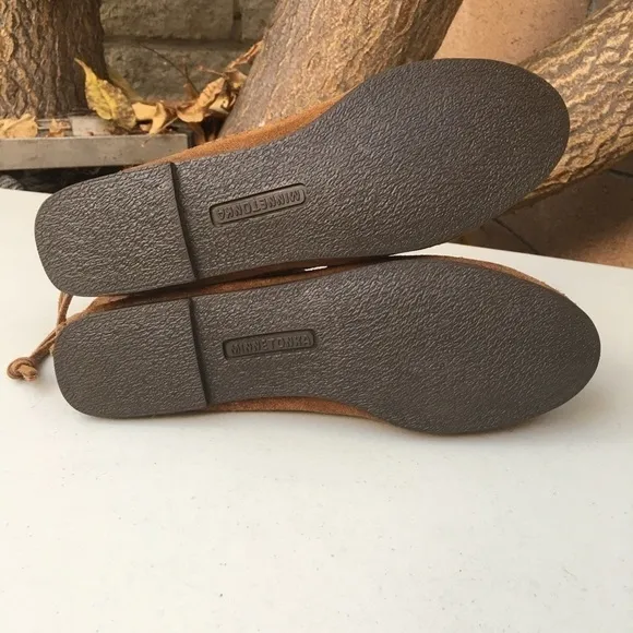 NEW Minnetonka Fringe Back Zip Bootie Brown