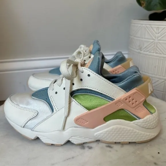New! Nike Air Huarache SE White Sneakers Shoes Size 7.5