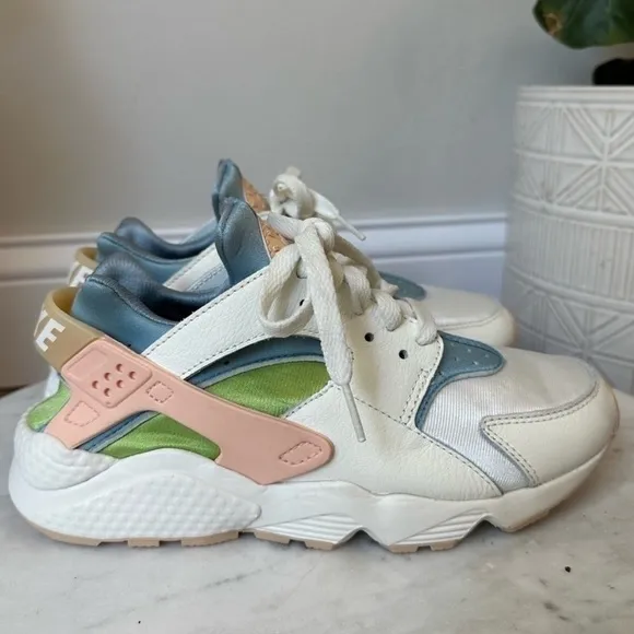 New! Nike Air Huarache SE White Sneakers Shoes Size 7.5