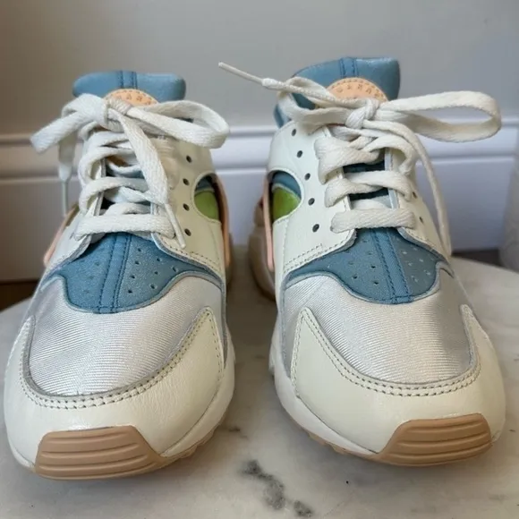 New! Nike Air Huarache SE White Sneakers Shoes Size 7.5
