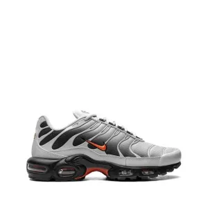 NEW NIKE men's air max plus shoes in wolf grey picante