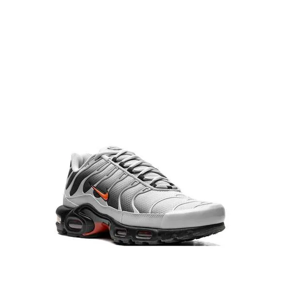 NEW NIKE men's air max plus shoes in wolf grey picante