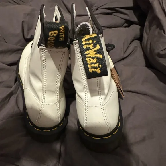 New NWOB Womens Dr Martens 1460 White Smooth Leather Combat Ankle Boots Size 5