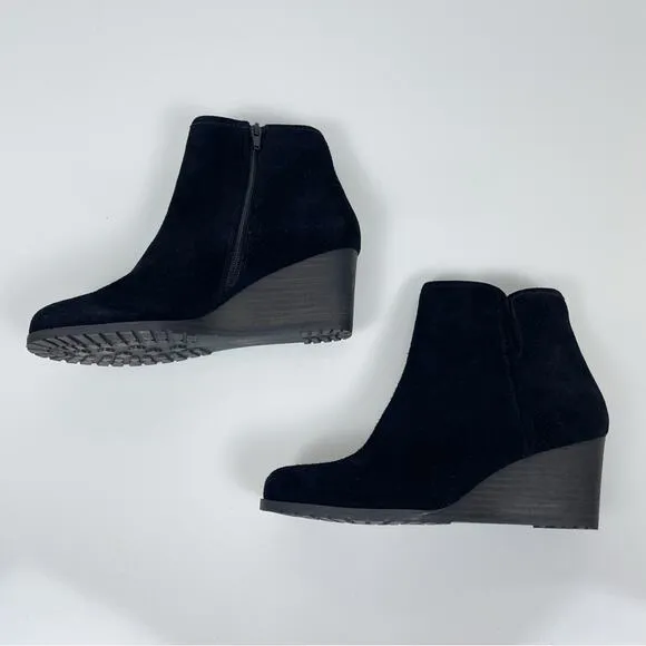 NEW Rockport Hollis V Cut Booties Suede Leather Ankle Boots Black 9 Wide