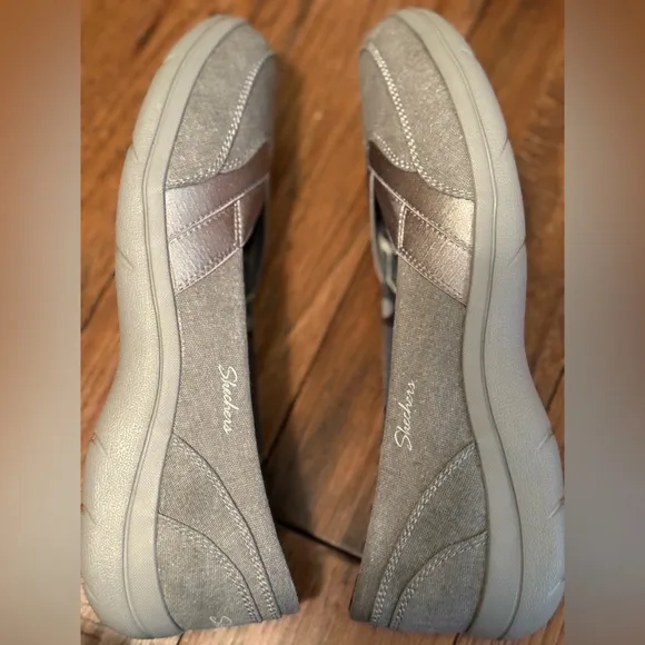 NEW Skechers Air Cooled Memory Foam Shoes Womens Size 7.5 Gray Canvas Slip On