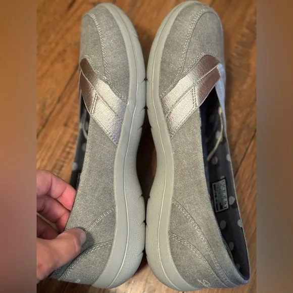NEW Skechers Air Cooled Memory Foam Shoes Womens Size 7.5 Gray Canvas Slip On