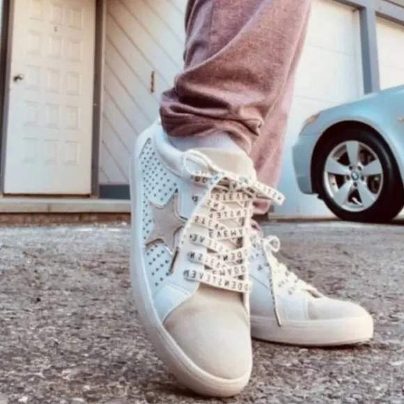 NEW! STEVE MADDEN Amalfi Stud &amp; Star Sneakers 10.