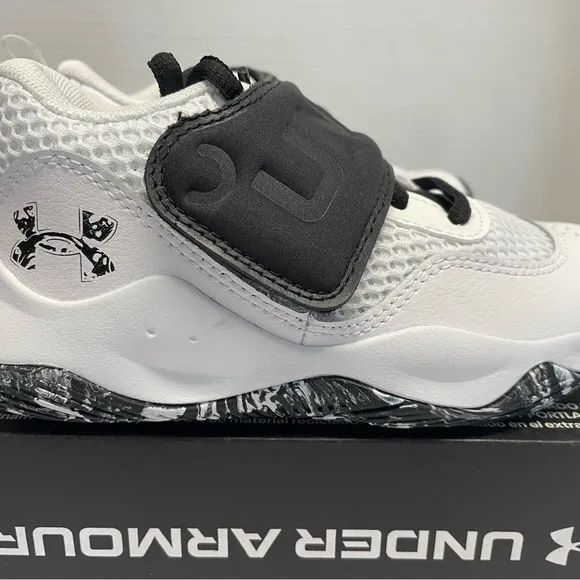 New Under Armour GS ZoneBB 2 Boys Shoe Sneakers GymSports Size 7 3026637-101