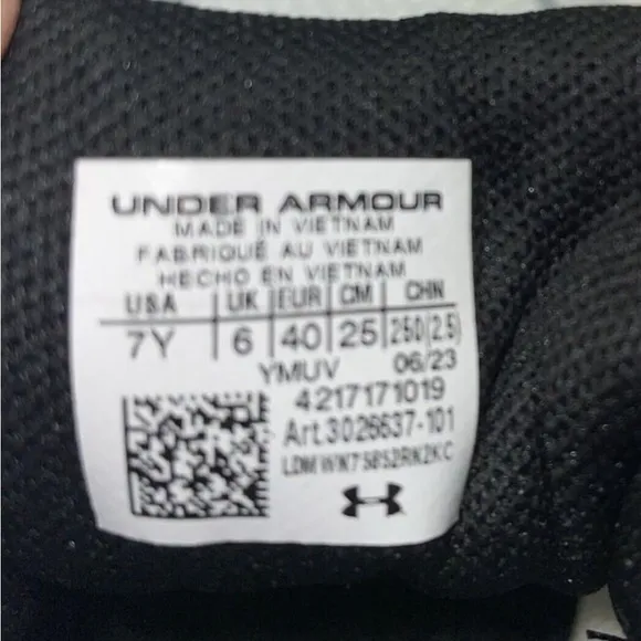 New Under Armour GS ZoneBB 2 Boys Shoe Sneakers GymSports Size 7 3026637-101
