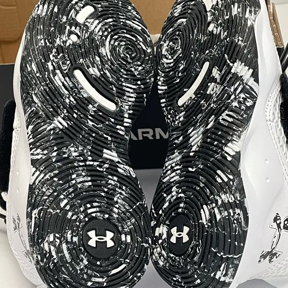 New Under Armour GS ZoneBB 2 Boys Shoe Sneakers GymSports Size 7 3026637-101