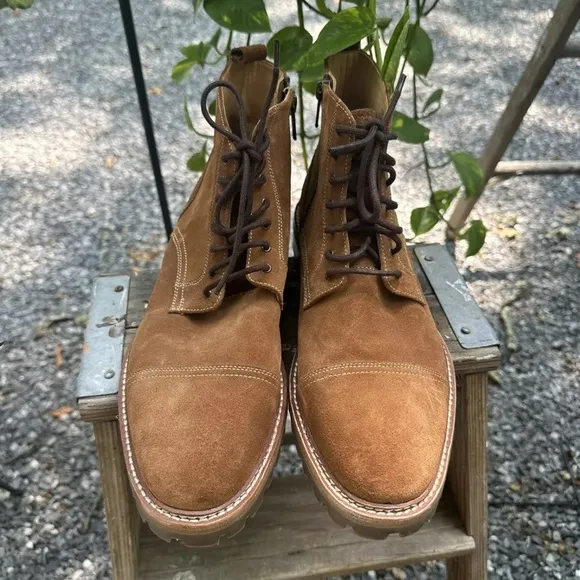 NEW Warfield &amp; Grand brown leather:suede tie Boots size 9 new without box.