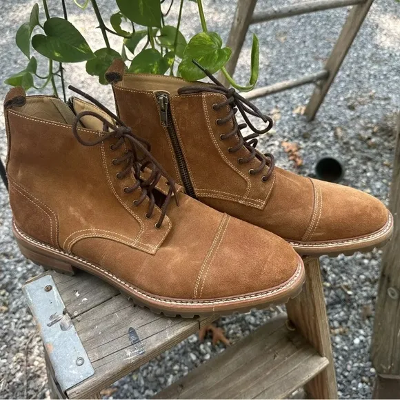 NEW Warfield &amp; Grand brown leather:suede tie Boots size 9 new without box.