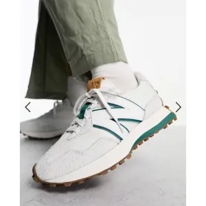 NEW Women's New Balance 327 Sneakers in Off-white and Green US 5 EU 35