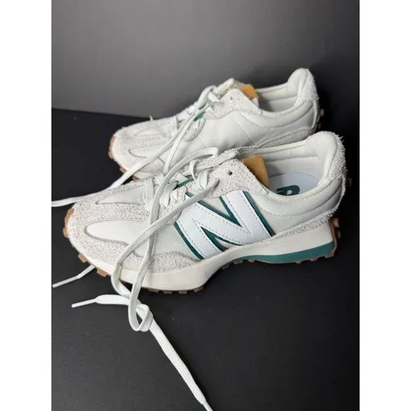 NEW Women's New Balance 327 Sneakers in Off-white and Green US 5 EU 35