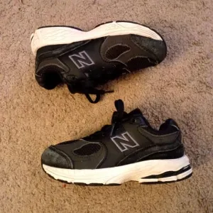 New Balance 990v6 Boys Toddler Triple Black Size 10 Sneakers PRE-OWNED