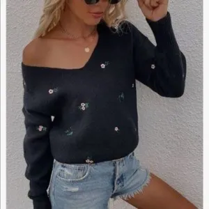 NEW Black V Neck Embroidered Ribbed Knit Pullover Sweater
