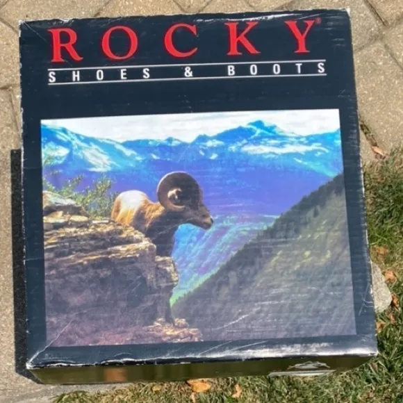 NEW~ROCKY 600~WATERPROOF~THINSULATE/INSULATION~BOOTS~SIZE 12 M~BR