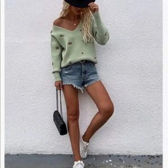 New White V Neck Embroidered Ribbed Knit Pullover Sweater