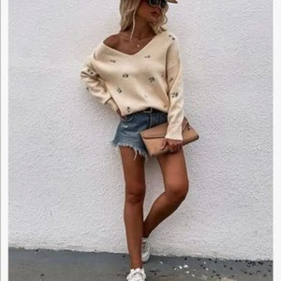 New White V Neck Embroidered Ribbed Knit Pullover Sweater