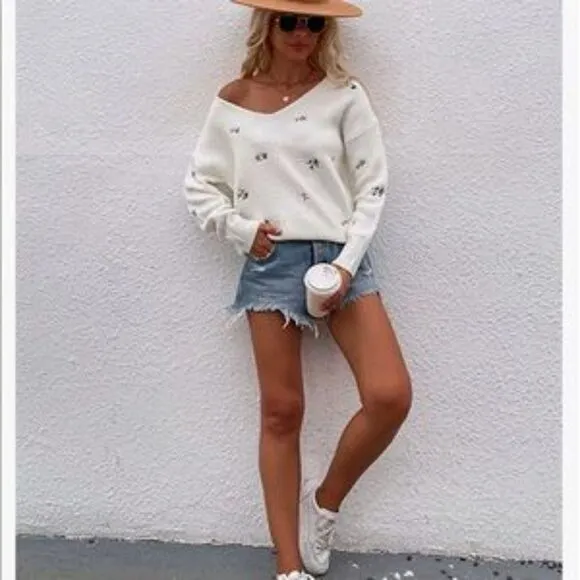 New White V Neck Embroidered Ribbed Knit Pullover Sweater