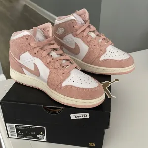 NIB Air Jordan 1 Mid SE white/legend pink- sail sneakers - size 4Y