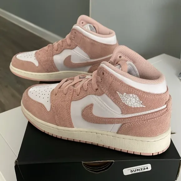 NIB Air Jordan 1 Mid SE white/legend pink- sail sneakers - size 4Y
