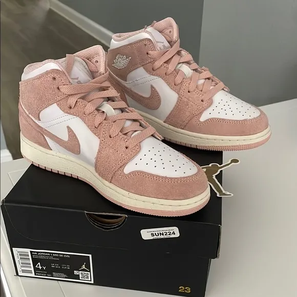 NIB Air Jordan 1 Mid SE white/legend pink- sail sneakers - size 4Y