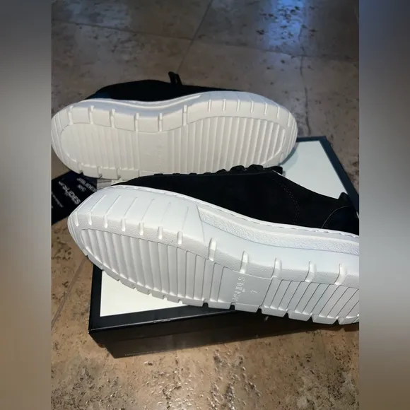 NIB- J/L Slides Roger platform sneakers in black suede