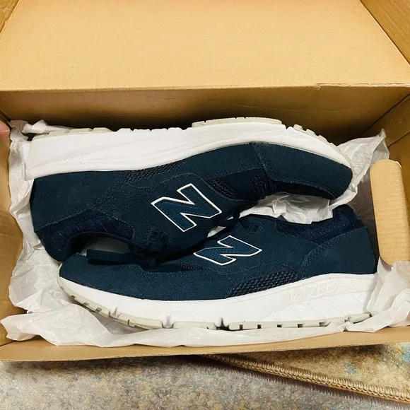 NIB Men’s Size 8.5 (Euro Sz 42) New Balance 530 Vazee Running Shoes Navy &amp; White