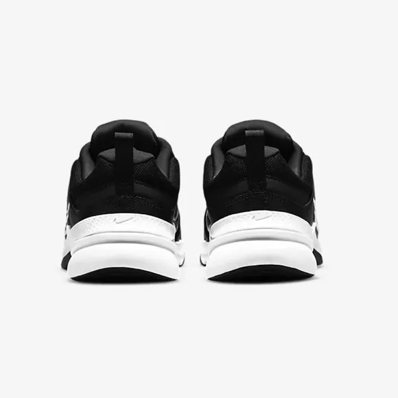 NIB Men’s Size 8.5 Nike Defy All Day Training Sneakers Leather &amp; Mesh In Black