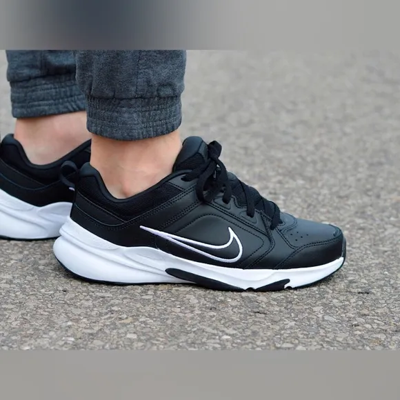 NIB Men’s Size 8.5 Nike Defy All Day Training Sneakers Leather &amp; Mesh In Black