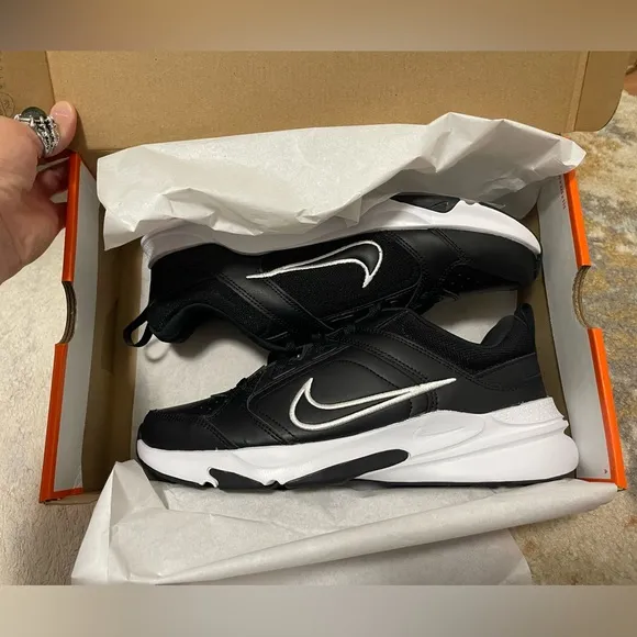 NIB Men’s Size 8.5 Nike Defy All Day Training Sneakers Leather &amp; Mesh In Black