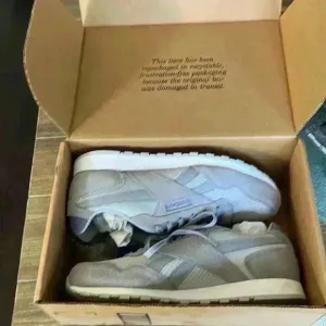 NIB- Reebok men’s size 11 sneaker