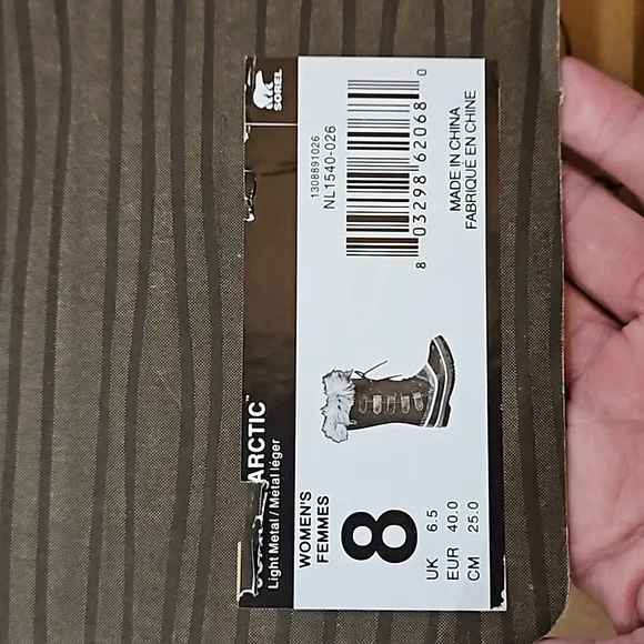 NIB Sorel Boots size 8 Joan of Arctic. Light metal - rare  powder blue.