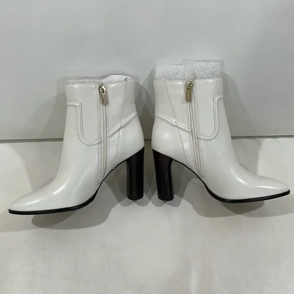 NIB VINCE CAMUTO 8M coconut cream genuine leather side zipper heel pointy toe