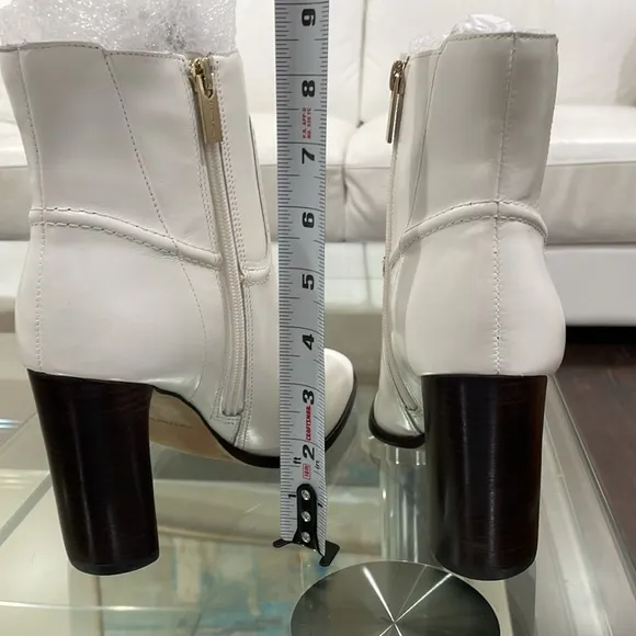 NIB VINCE CAMUTO 8M coconut cream genuine leather side zipper heel pointy toe
