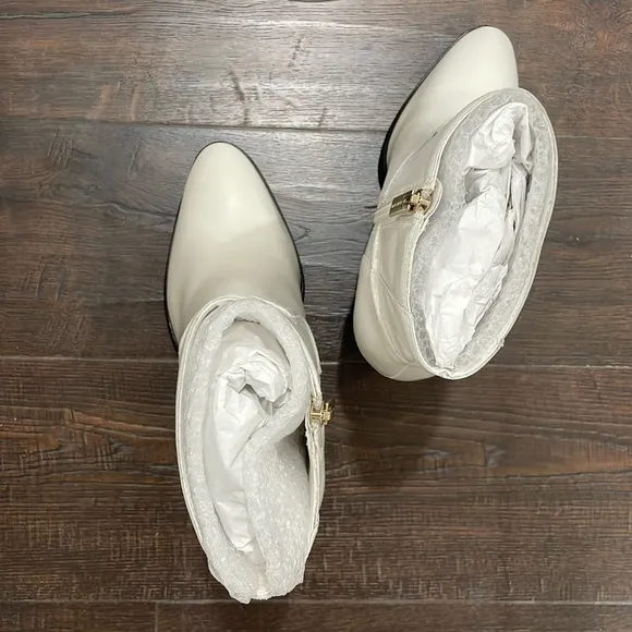 NIB VINCE CAMUTO 8M coconut cream genuine leather side zipper heel pointy toe