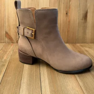 NIB Vionic Waterproof Low Taupe Leather Sienna Stone WP Nubuck Boots size 6