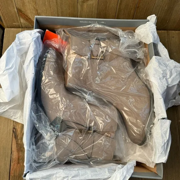 NIB Vionic Waterproof Low Taupe Leather Sienna Stone WP Nubuck Boots size 6