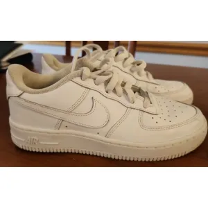 Nike Air Force 1 LE Big Kids' Shoes size 5Y