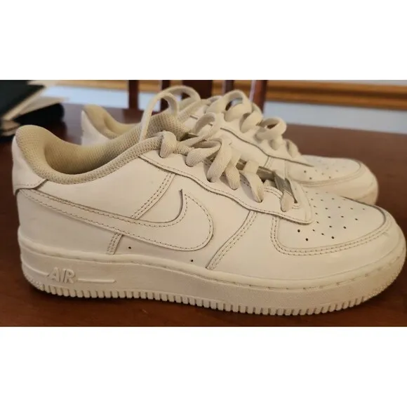 Nike Air Force 1 LE Big Kids' Shoes size 5Y