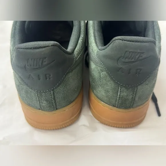 Nike Air Force 1 Low '07 LV8 SuedeOutdoor Green Gum Size 11