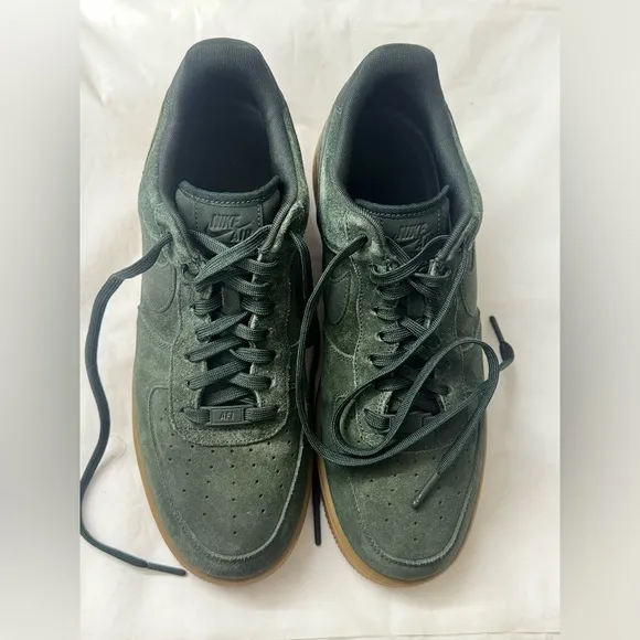 Nike Air Force 1 Low '07 LV8 SuedeOutdoor Green Gum Size 11