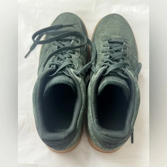 Nike Air Force 1 Low '07 LV8 SuedeOutdoor Green Gum Size 11