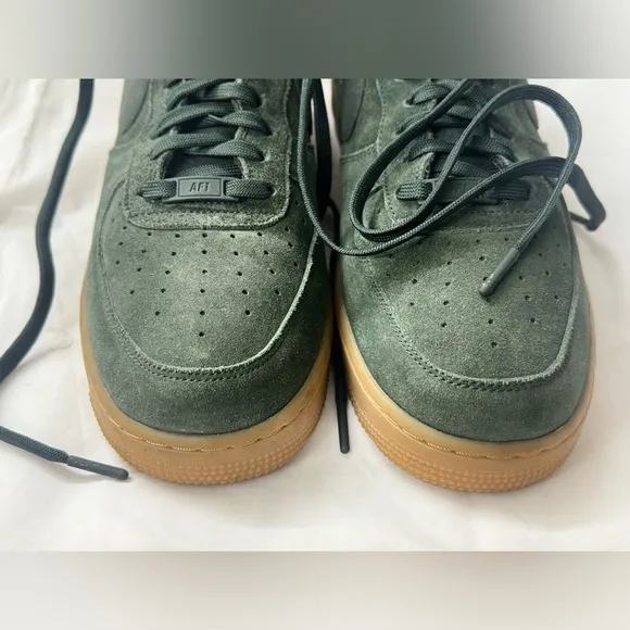 Nike Air Force 1 Low '07 LV8 SuedeOutdoor Green Gum Size 11