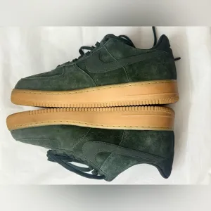 Nike Air Force 1 Low '07 LV8 SuedeOutdoor Green Gum Size 11