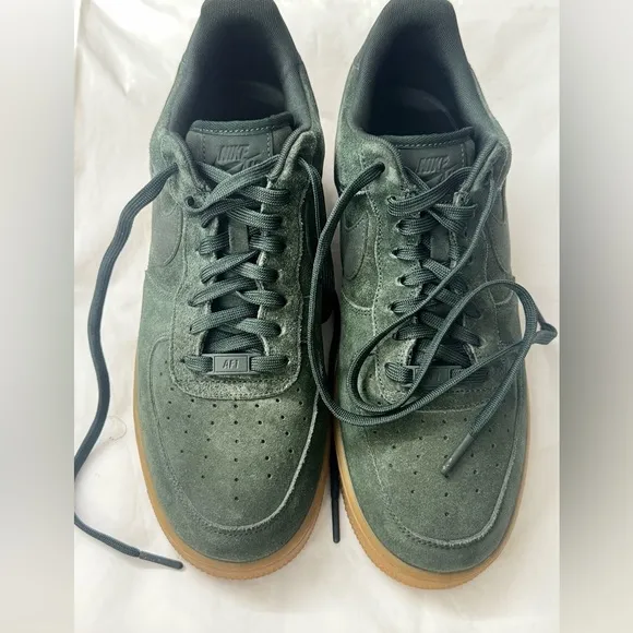 Nike Air Force 1 Low '07 LV8 SuedeOutdoor Green Gum Size 11