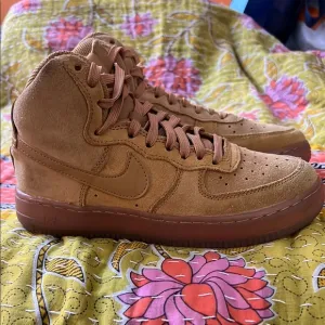 Nike Air force 1 Youth size 5 High-Top Sneakers