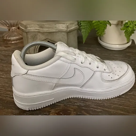 Nike Air Force One 6.5Y Women’s 8/Men’s 6.5) Classic White Sneakers Shoes AF1