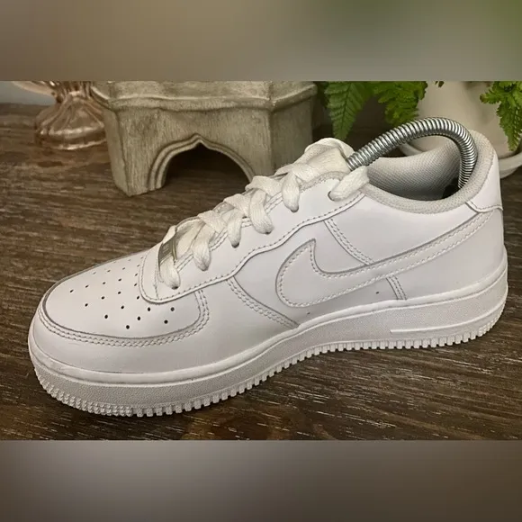 Nike Air Force One 6.5Y Women’s 8/Men’s 6.5) Classic White Sneakers Shoes AF1